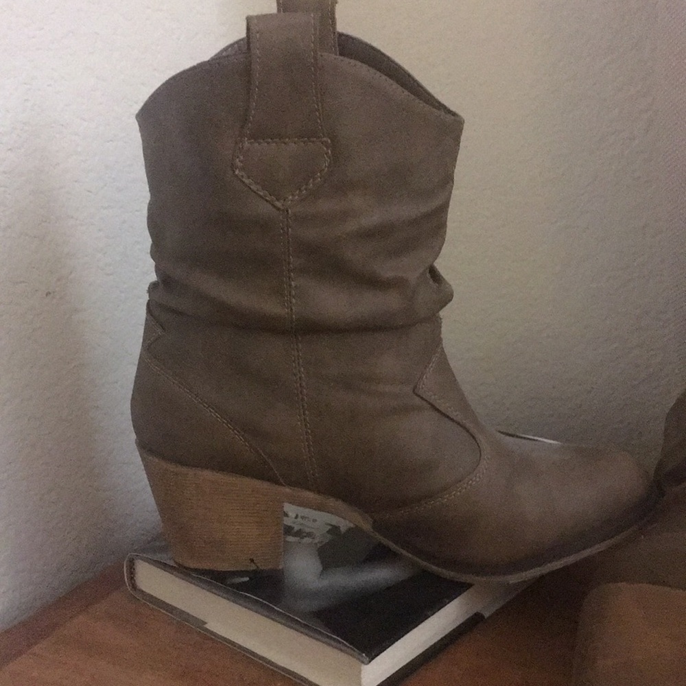 Cowboy boots size 8.5